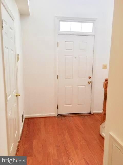 13106 Plotner Farm Rd, Herndon, VA 20171 - photo 2