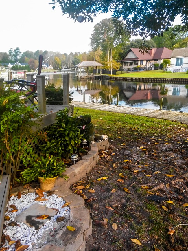 Deck & Canal