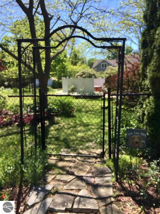 318 Cedar St, Elk Rapids, MI 49629 - photo 4