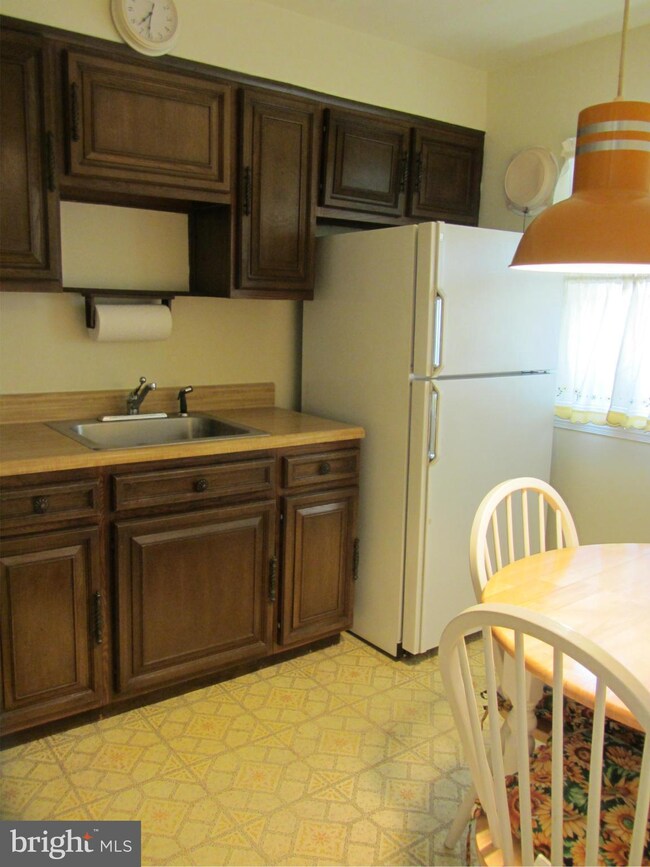 8655 Oak Rd, Parkville, MD 21234 - photo 4