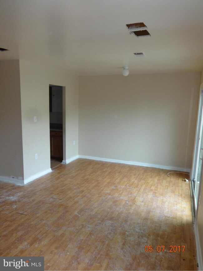 2240 Dawn Ln, Temple Hills, MD 20748 - photo 3