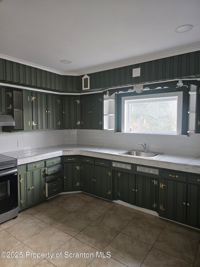 208 N Bromley Ave, Scranton, PA 18504 - photo 2