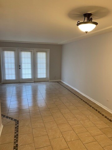 4150 Williamsburg Ct unit 101, Glenview, IL 60025 - photo 2