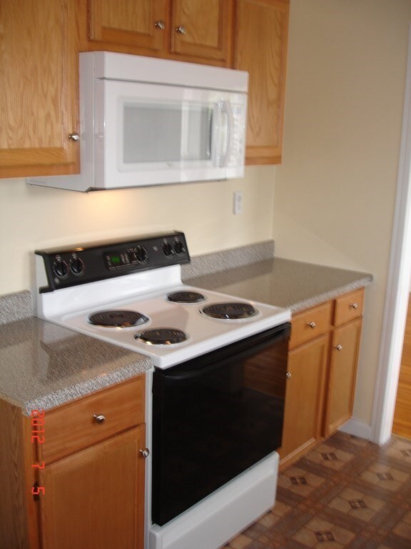 418 N Main St unit 2, Uxbridge, MA 01569 - photo 4