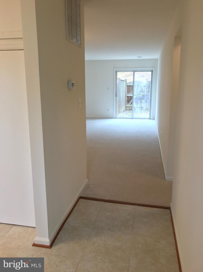 16264 Taconic Cir, Dumfries, VA 22025 - photo 2