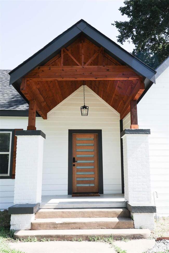 617 E 9th St, Bonham, TX 75418 - photo 2