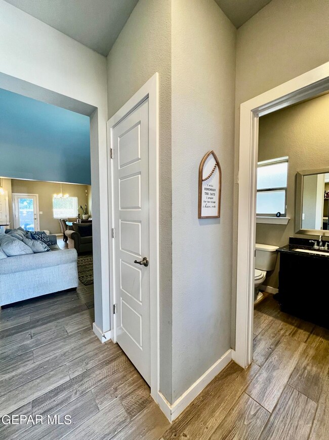 11546 Wayne Carreon St, El Paso, TX 79927 - photo 5