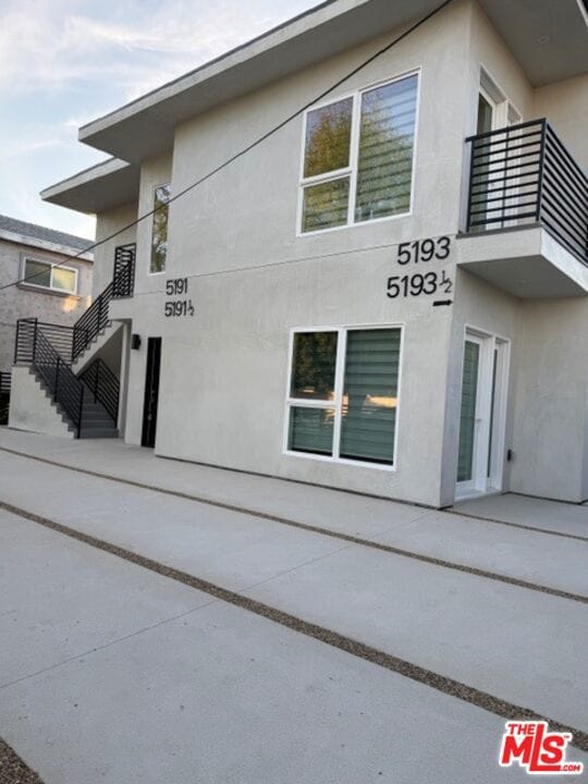 5191 5191 1/2 Lindley Ave, Tarzana, CA 91356 - photo 2