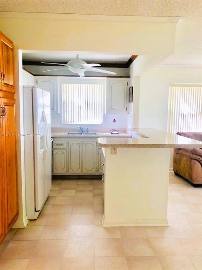 316 Camden N, West Palm Beach, FL 33417 - photo 4