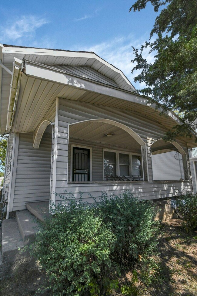 3-web-or-mls-1066-e-12th-ave