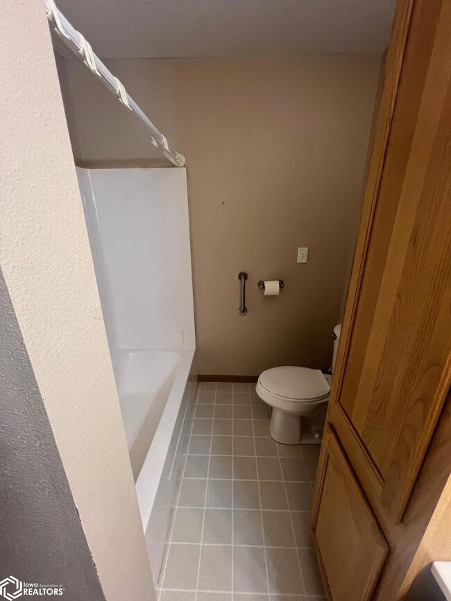 311 N 2nd St, Lanesboro, IA 51451 - photo 6