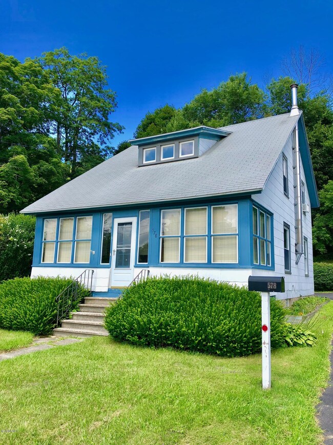 578 W Housatonic St, Pittsfield, MA 01201 - photo 2