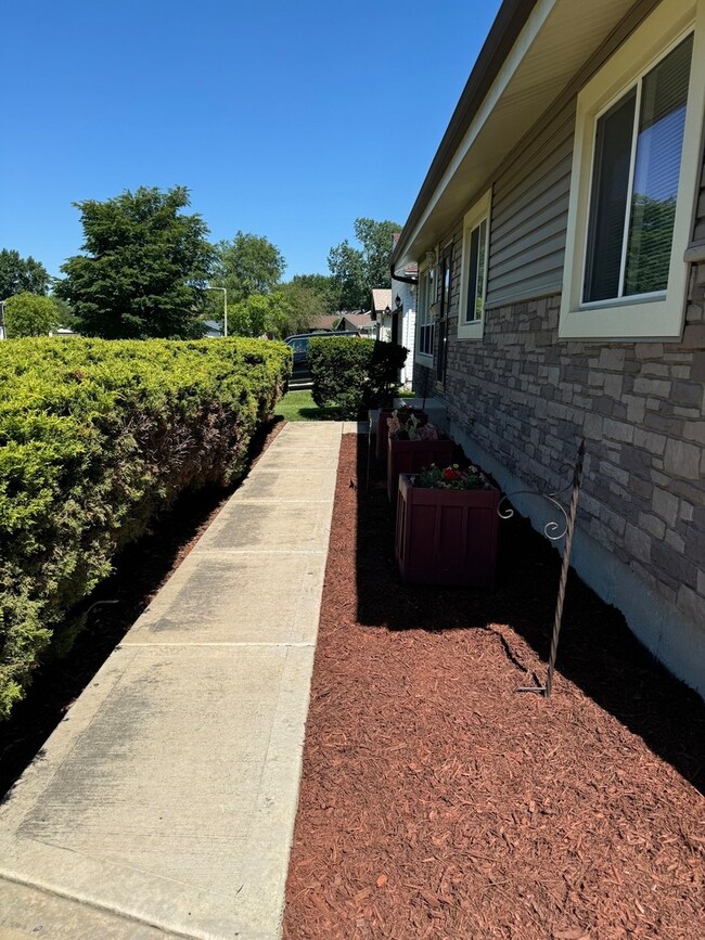 1277 Appletree Ln, Aurora, IL 60506 - photo 7