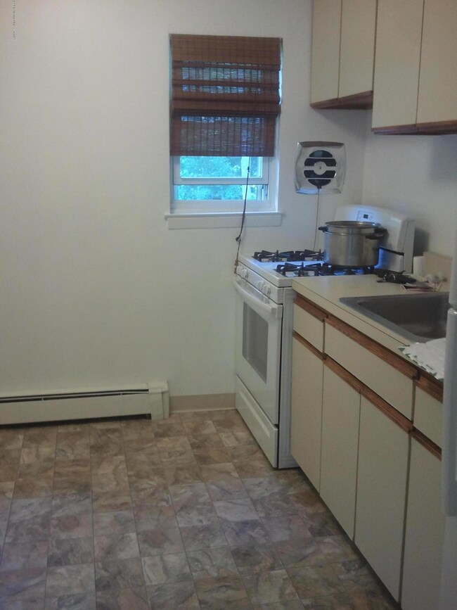 12B Juniper Ln, Eatontown, NJ 07724 - photo 4