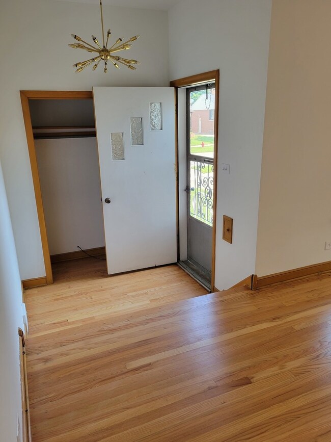 10329 Pelham St, Westchester, IL 60154 - photo 2