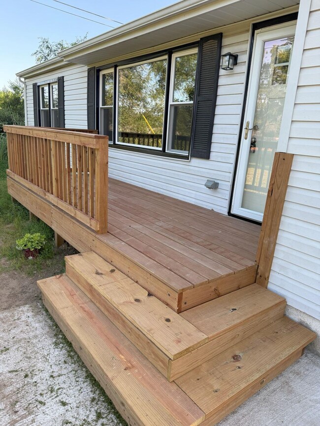 1114 W 17th Ave, Hutchinson, KS 67501 - photo 2