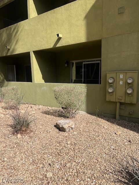 Exterior details with electric meter and mail area