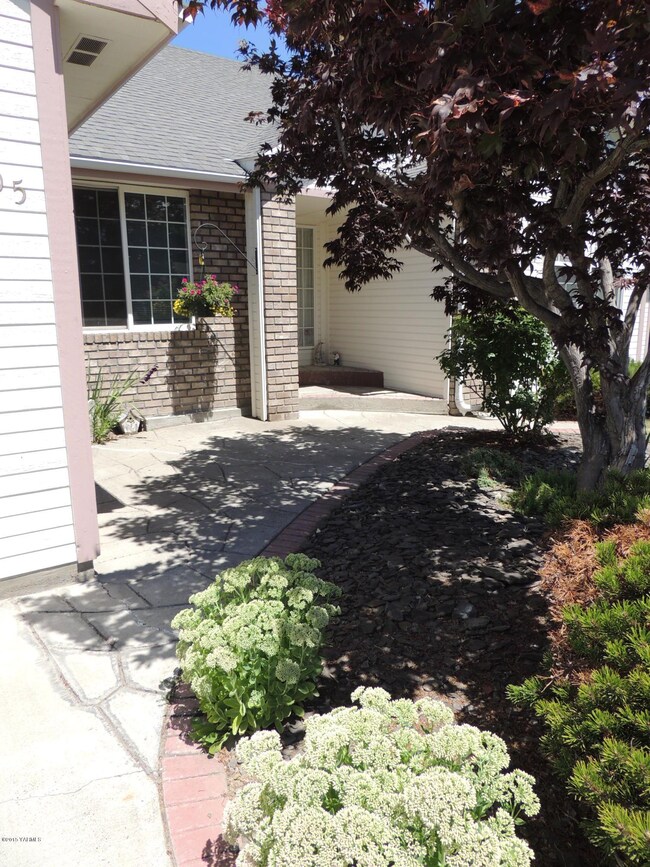 E Front entrance