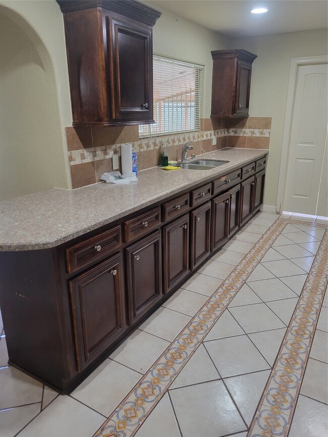 5619 W Ridgecreek Dr, Houston, TX 77053 - photo 6