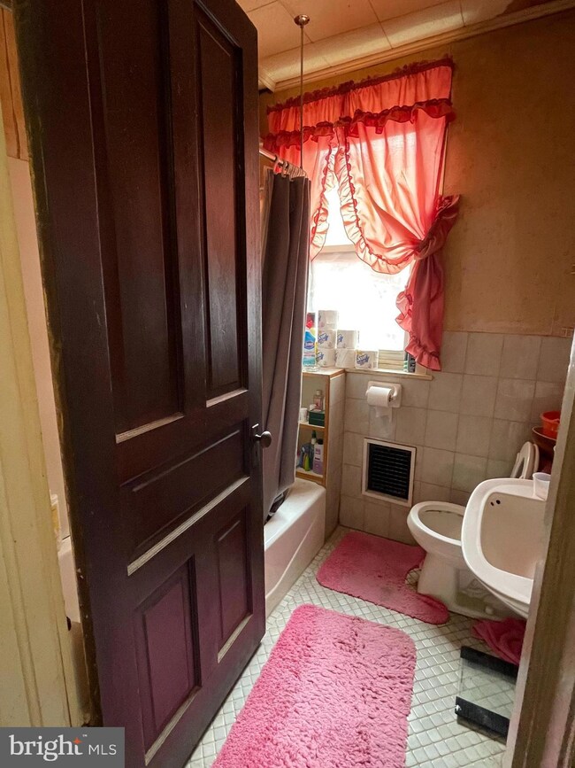 421 N 12th St, Reading, PA 19604 - photo 7