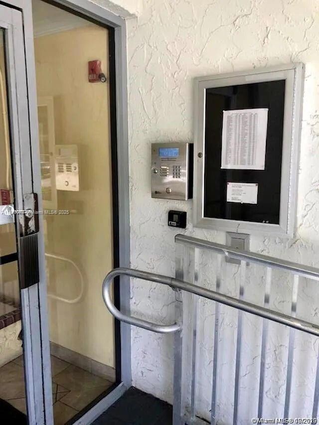 17570 Atlantic Blvd unit 105, Sunny Isles Beach, FL 33160 - photo 2