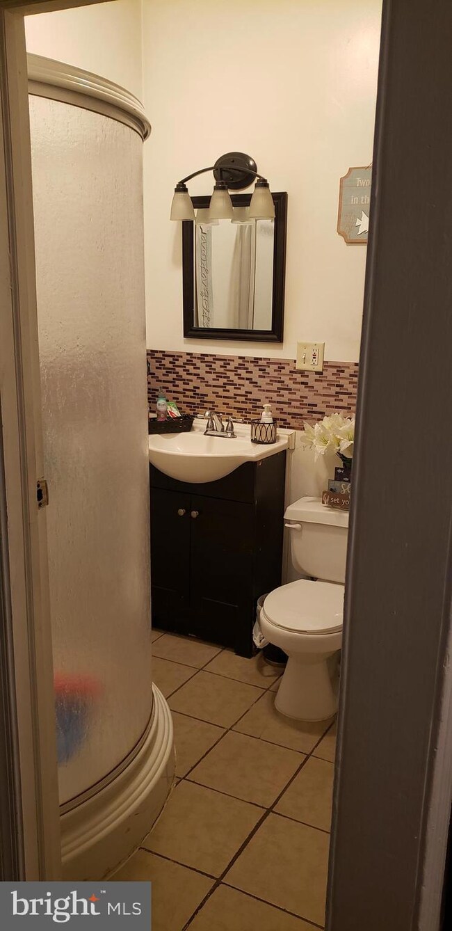 917 Greenwich St, Reading, PA 19604 - photo 2