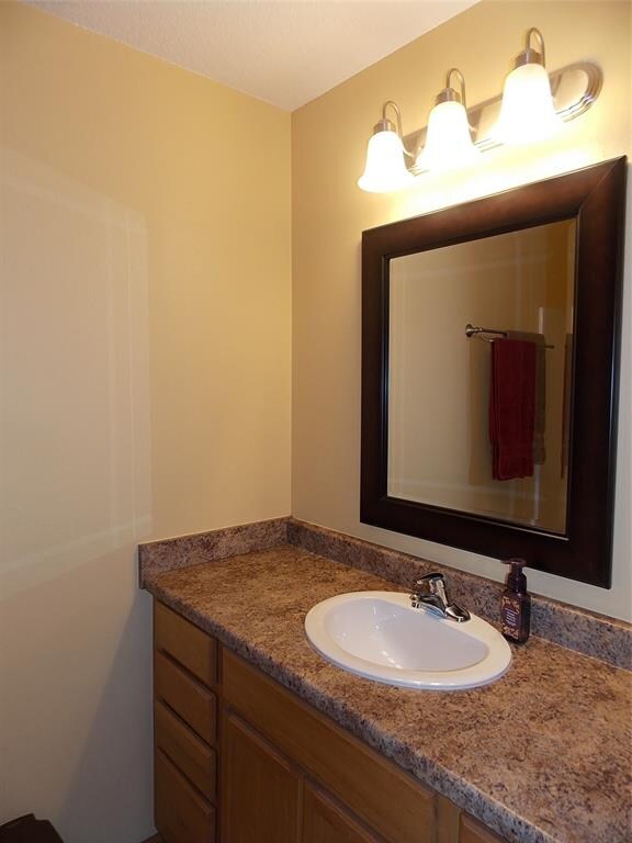 5937 Muirfield Dr SW unit 3, Cedar Rapids, IA 52404 - photo 4