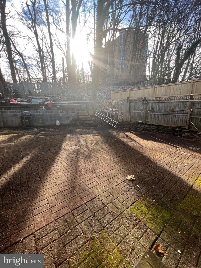 5863 Blaine Dr, Alexandria, VA 22303 - photo 7