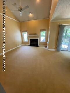 Great Rm w/fireplace
