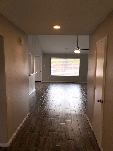 10310 Ince Ln, Houston, TX 77040 - photo 5