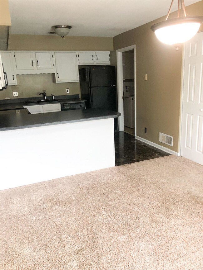 10249 Bourbon St, Newburgh, IN 47630 - photo 4