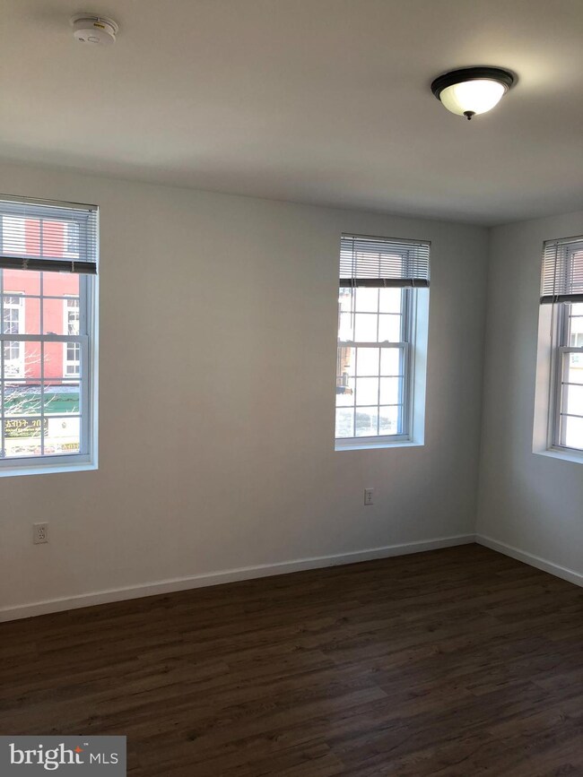 327 Park Ave unit 3, Baltimore, MD 21201 - photo 3
