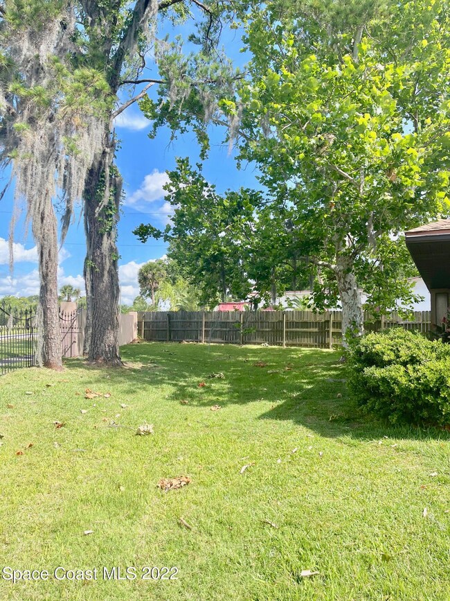 1266 Shady Pines Ln, Titusville, FL 32796 - photo 3