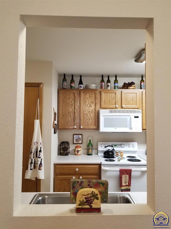 2248 SW Ancaster Rd, Topeka, KS 66614 - photo 7