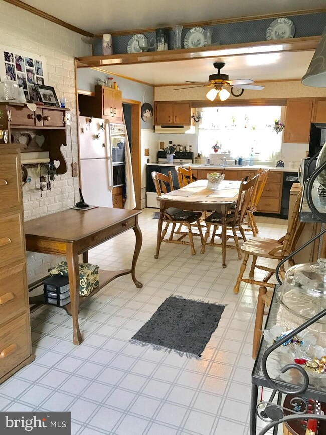 8604 Oak Rd, Sparrows Point, MD 21219 - photo 6