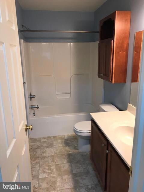 270 Locust St unit 5, New Holland, PA 17557 - photo 7