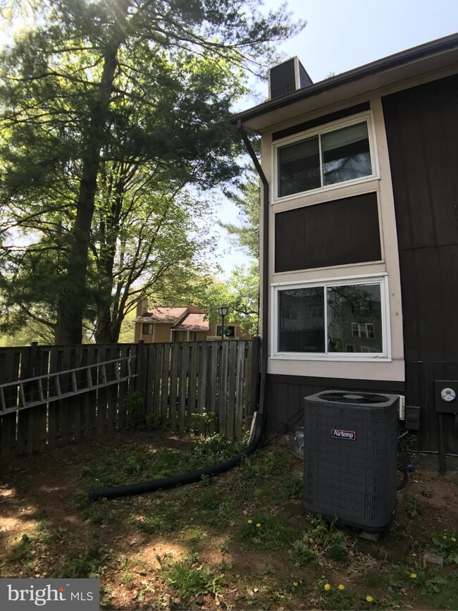 18443 Stone Hollow Dr, Germantown, MD 20874 - photo 3