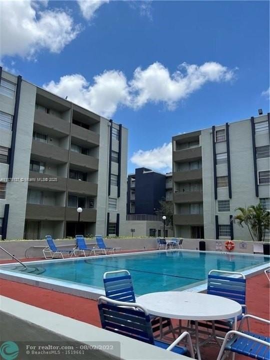 Samari Lake unit 2261, Hialeah, FL 33016 - photo 2