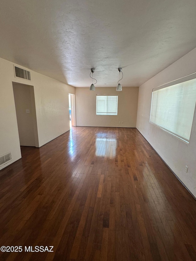 1418 E Spring Street