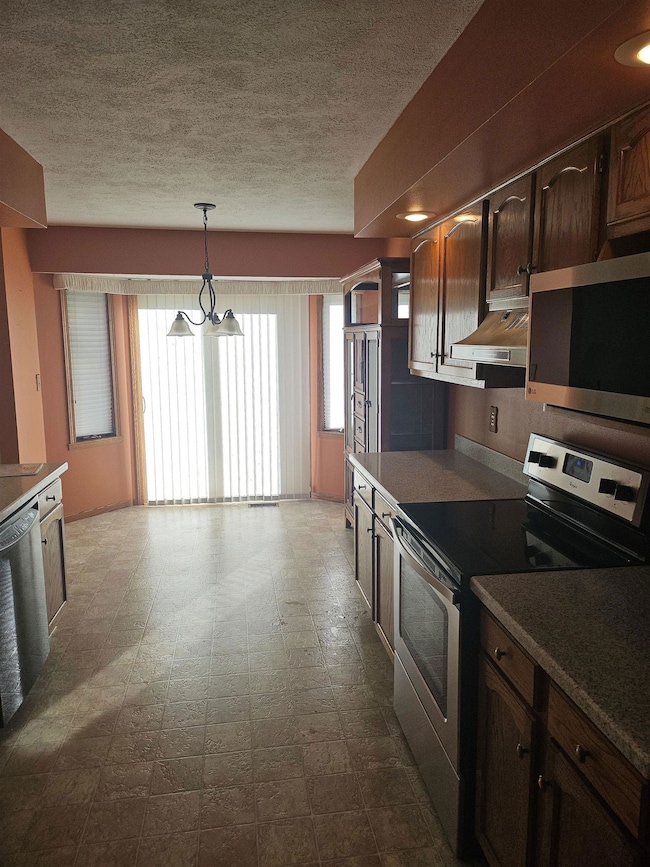 108 Sequoyah Ct SW, Poplar Grove, IL 61065 - photo 7