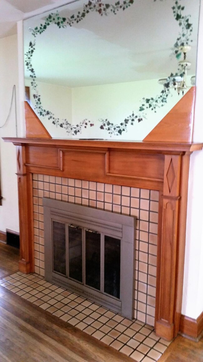 3040 Crescent Dr, Columbus, OH 43204 - photo 3