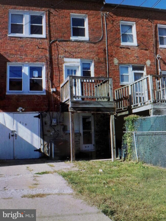 819 Lyndhurst St, Baltimore, MD 21229 - photo 2