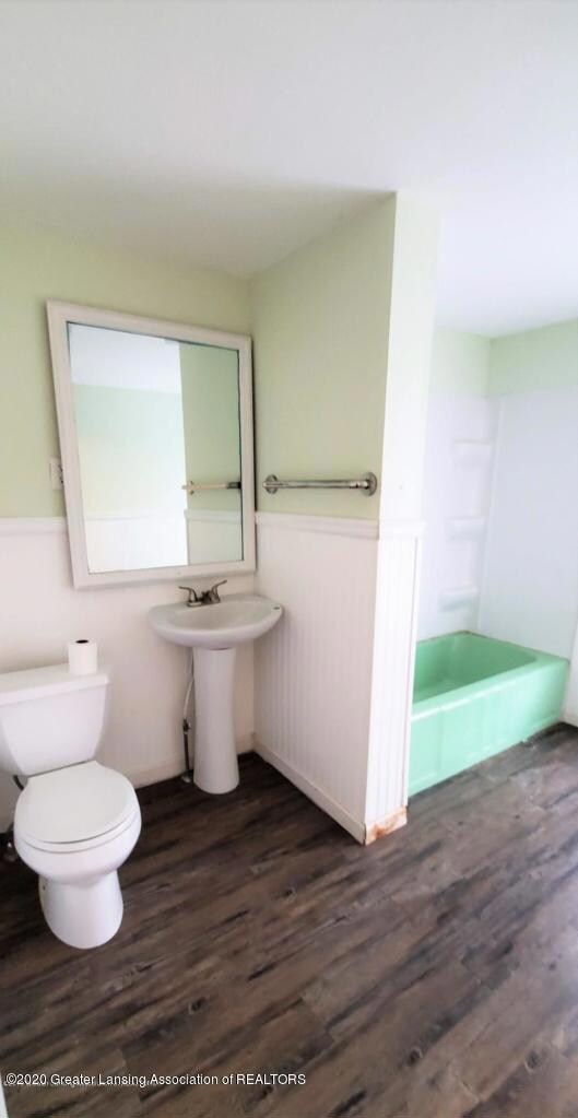 1325 Vine Photo Bathroom