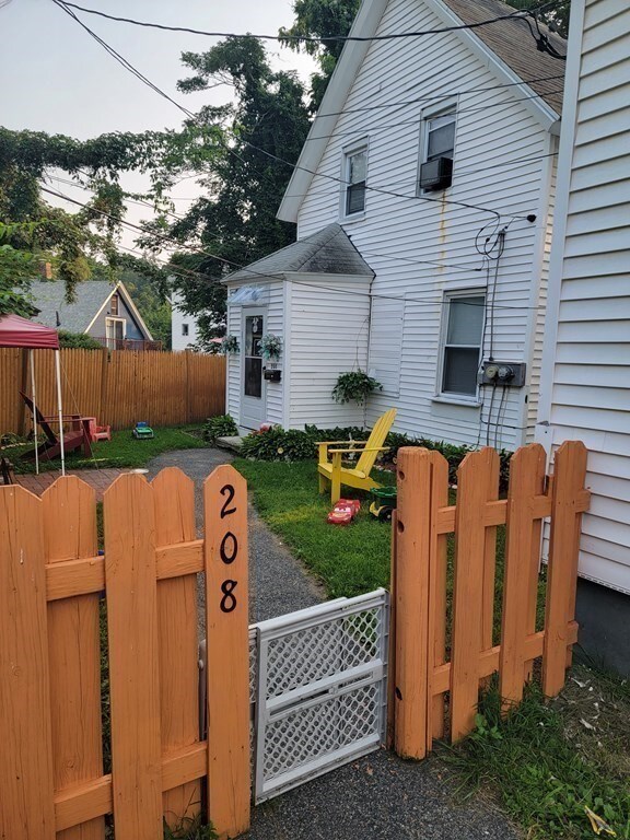 206 Cambridge St, Worcester, MA 01603 - photo 4