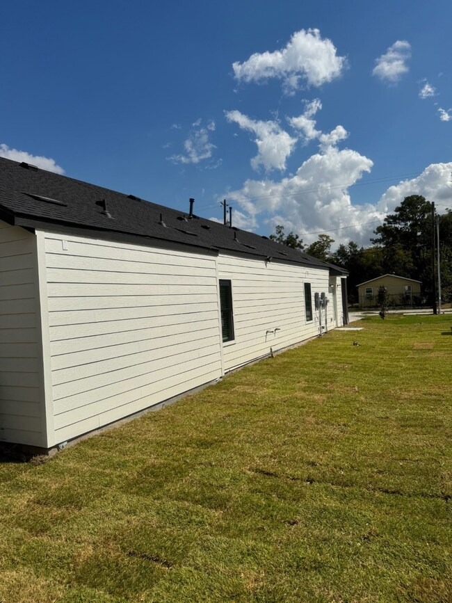 7811 Sandra St unit B, Houston, TX 77016 - photo 3