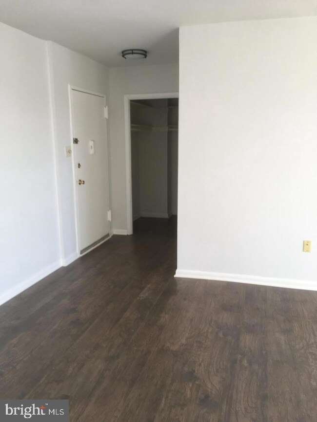 Pineway Towers Condominiums unit 1210, Silver Spring, MD 20903 - photo 4