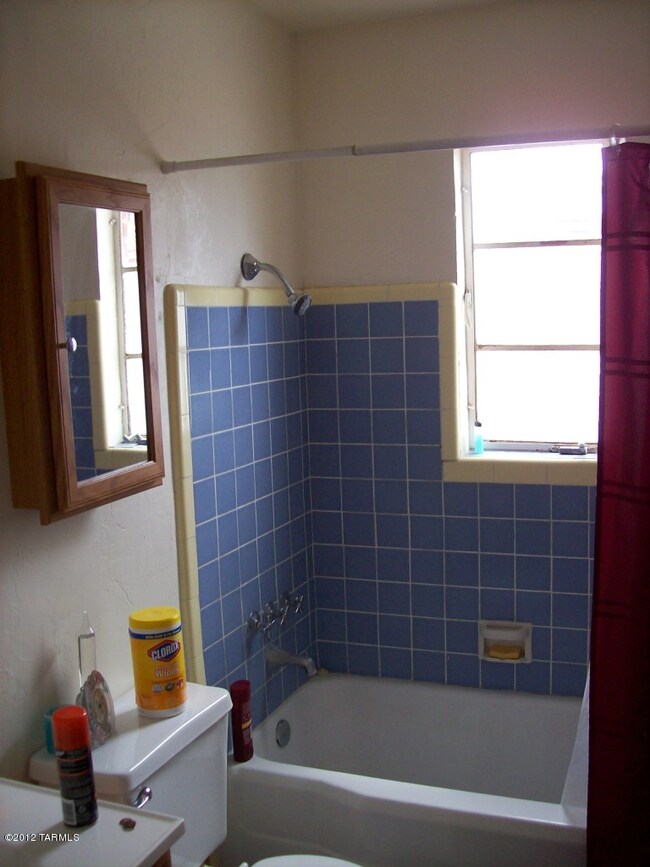 4127 Hall Bath