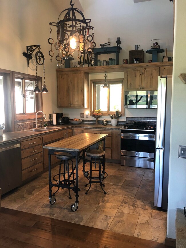 134 Heppner Ln, Fort Jones, CA 96032 - photo 5