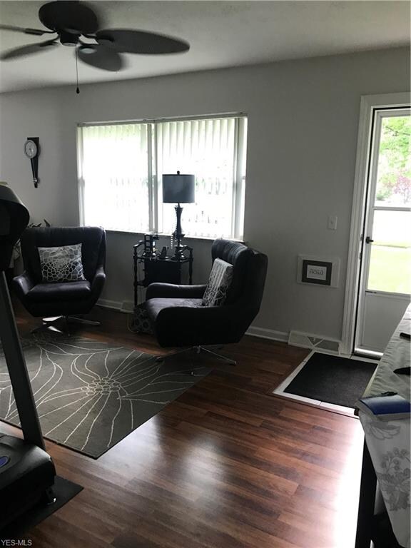 337 Thelma Dr, Sheffield Lake, OH 44054 - photo 5