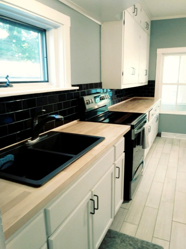 315 Spring St, Lowell, MI 49331 - photo 3